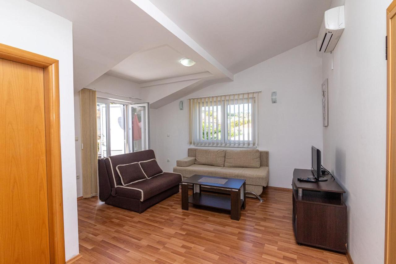 Apartments Janja Трогир Екстериор снимка