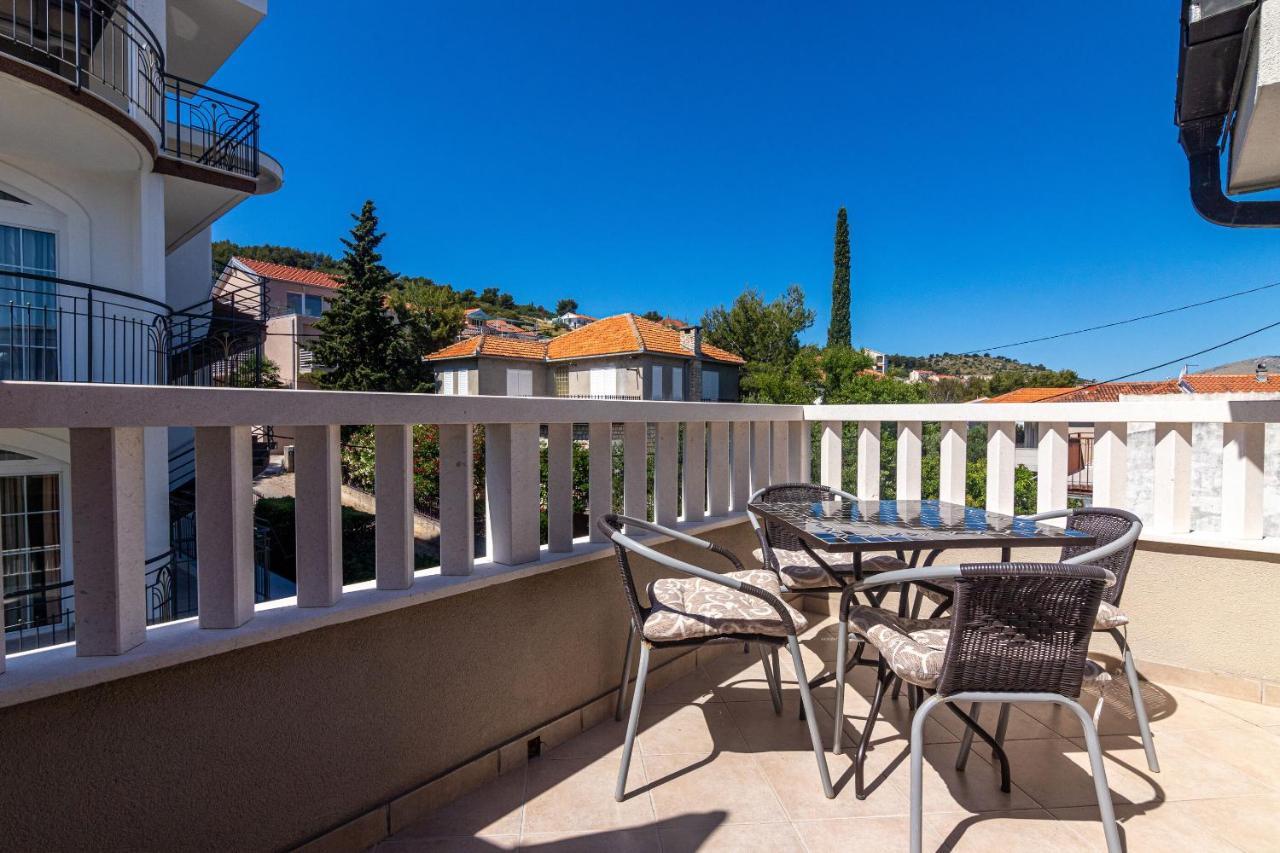 Apartments Janja Трогир Екстериор снимка