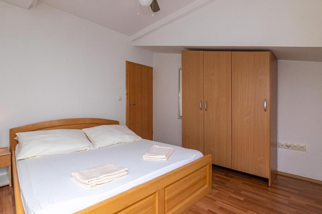 Apartments Janja Трогир Екстериор снимка