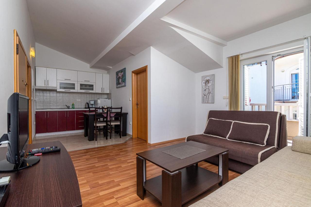 Apartments Janja Трогир Екстериор снимка