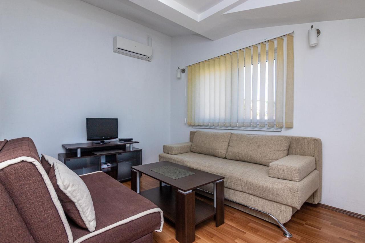Apartments Janja Трогир Екстериор снимка