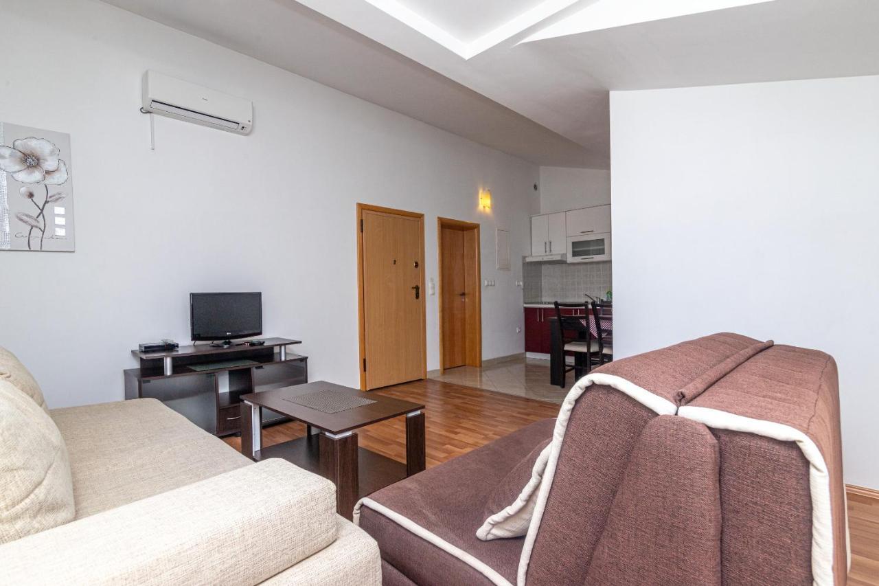 Apartments Janja Трогир Екстериор снимка