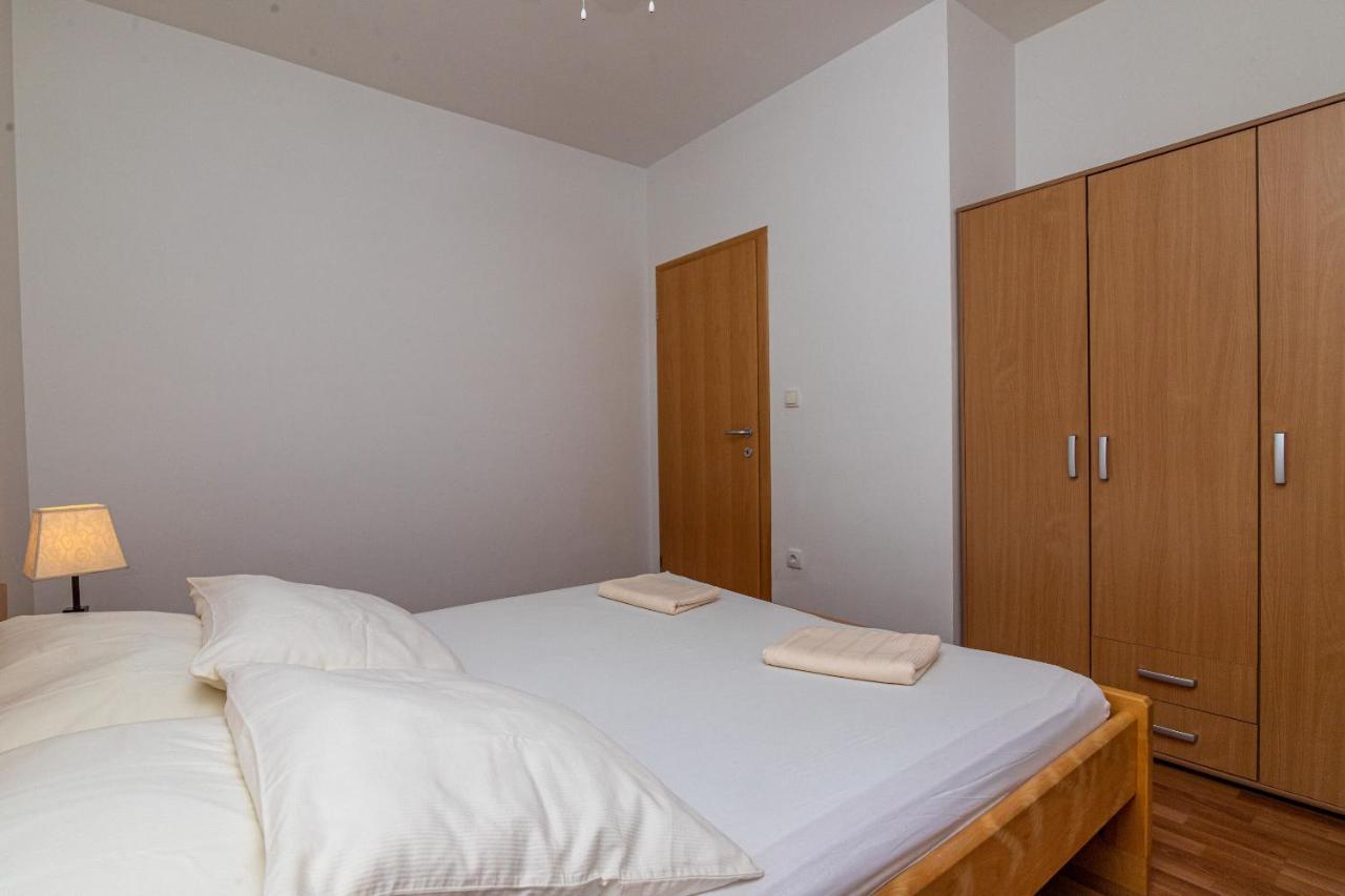 Apartments Janja Трогир Екстериор снимка