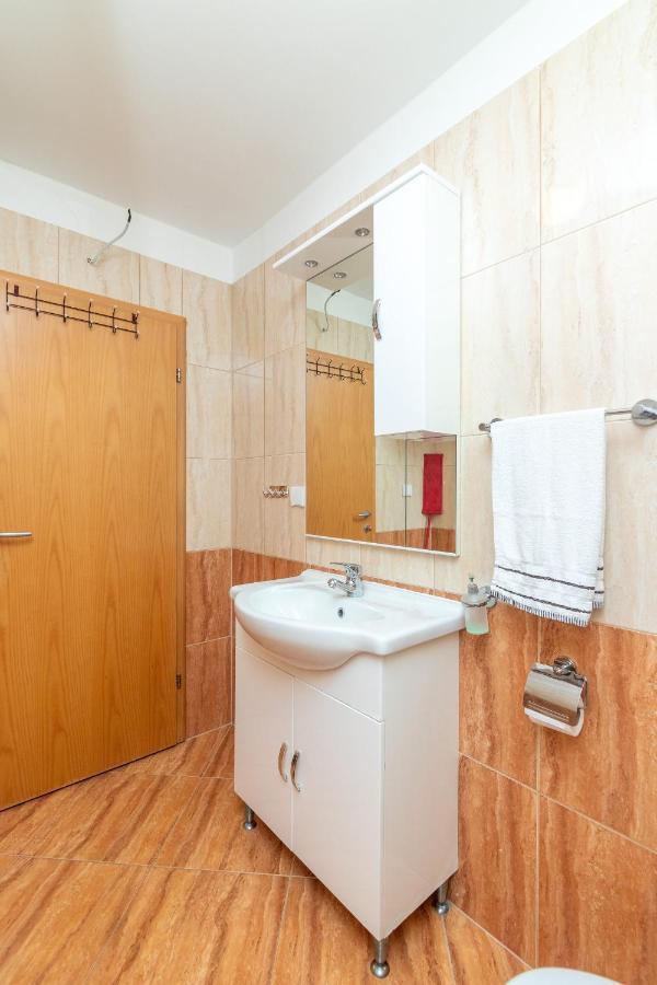 Apartments Janja Трогир Екстериор снимка