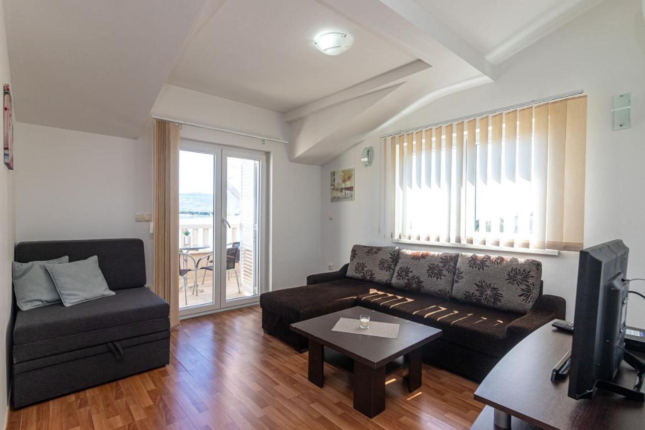 Apartments Janja Трогир Екстериор снимка