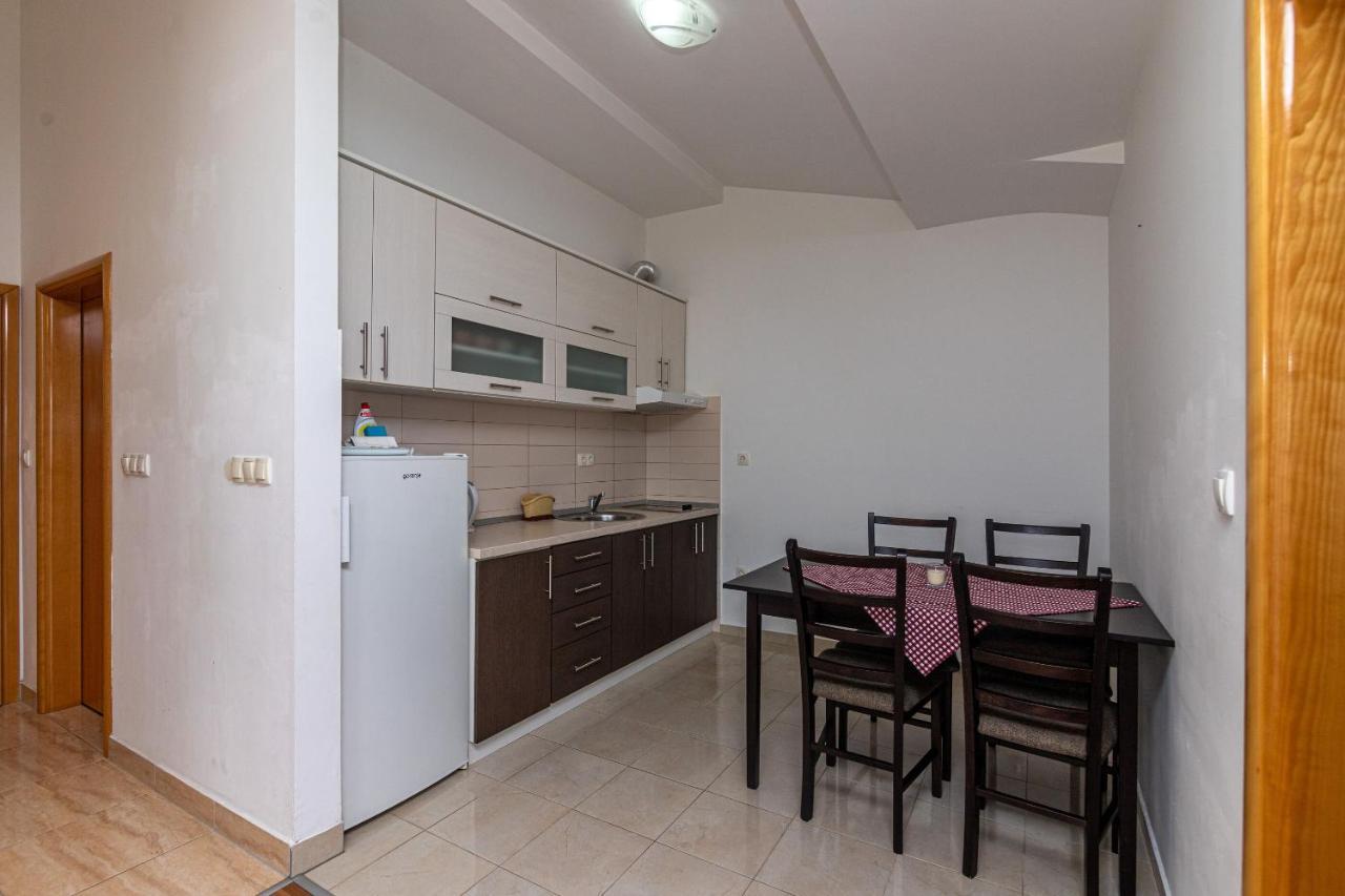 Apartments Janja Трогир Екстериор снимка
