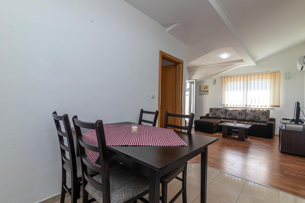 Apartments Janja Трогир Екстериор снимка