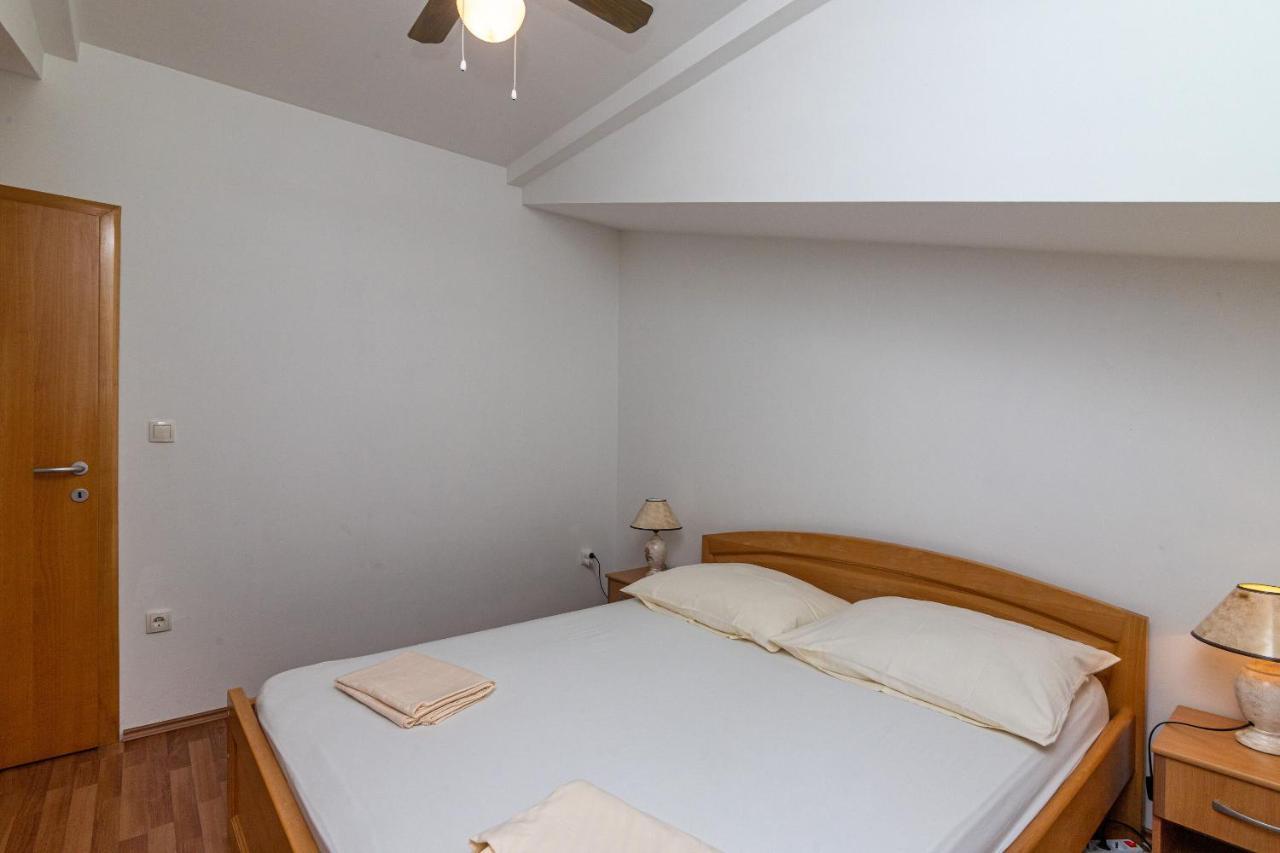 Apartments Janja Трогир Екстериор снимка