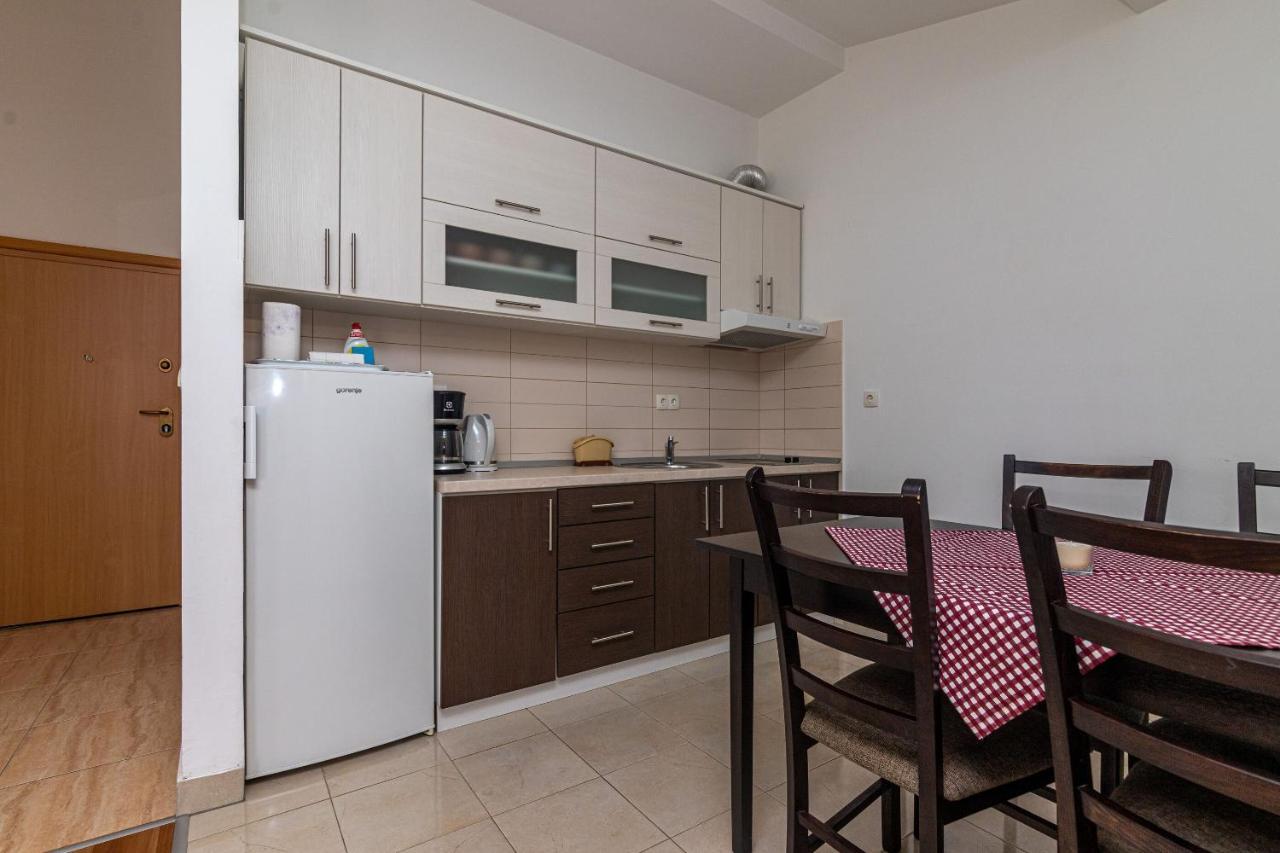 Apartments Janja Трогир Екстериор снимка
