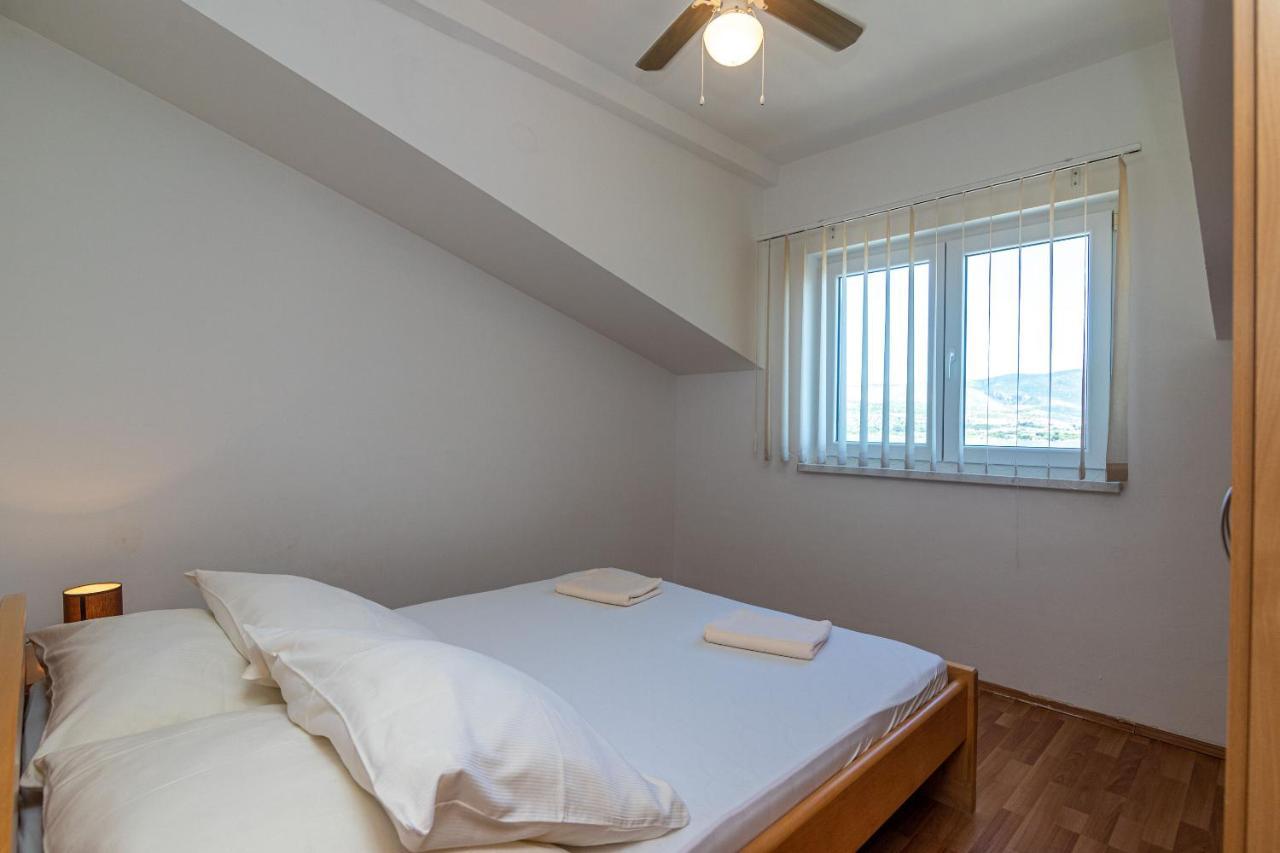 Apartments Janja Трогир Екстериор снимка