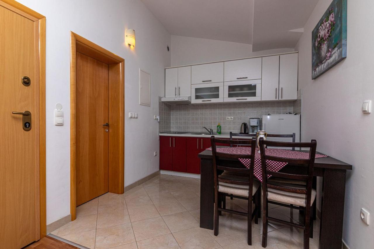 Apartments Janja Трогир Екстериор снимка